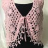 Gilet courte au crochet sans manches rose bébé – Image 2
