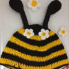 Bonnet abeille avec fleur blanc au crochet Hand-Made