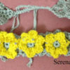 Serre-tête grise avec fleurs jaune au crochet