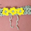 Serre-tête grise avec fleurs jaune au crochet – Image 2