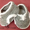 Chaussures bébé style basket gris au crochet