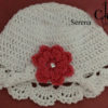 Bonnet d'été blanc avec rose au crochet