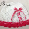 Bonnet blanc et rose au crochet au ruban satin