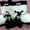 Bottes blanc et noir aux pompons au crochet – Image 2