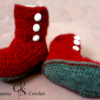 Bottes bébé rouge et gris au crochet