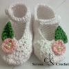 Chaussures bébé blanc avec rose et ses feuilles au crochet