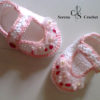 Bandana et chaussures bébé aux fleurs organza perlé au crochet – Image 2
