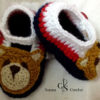 Chaussure bleu avec ourson au crochet