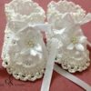 Chaussure bébé habillé perlé satiné blanc au crochet – Image 2