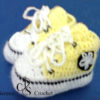 Converse jaune au crochet avec une étoile décorative