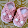 Chaussures bébé rose au crochet aux ceintures croisées