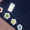 Serviette de bain bleue aux fleurs au crochet – Image 2