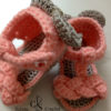 Sandales bébé rose et gris au crochet