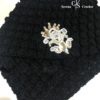 Bonnet turban femme noir au crochet au fleur perlé – Image 3
