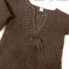 Pull femme marron aux pompons au crochet