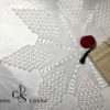 Nappe de fleurs blanches à huit pétales au crochet