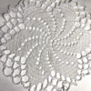 Napperon rond blanc au crochet – Image 2